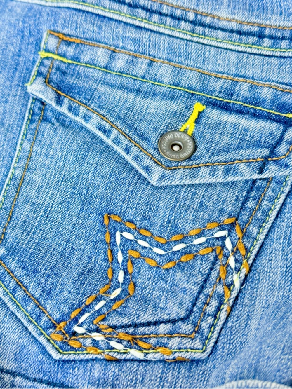 Y2K Embroidered star flap pocket low rise Jean shorts size 11 size 30 - Picture 5 of 17